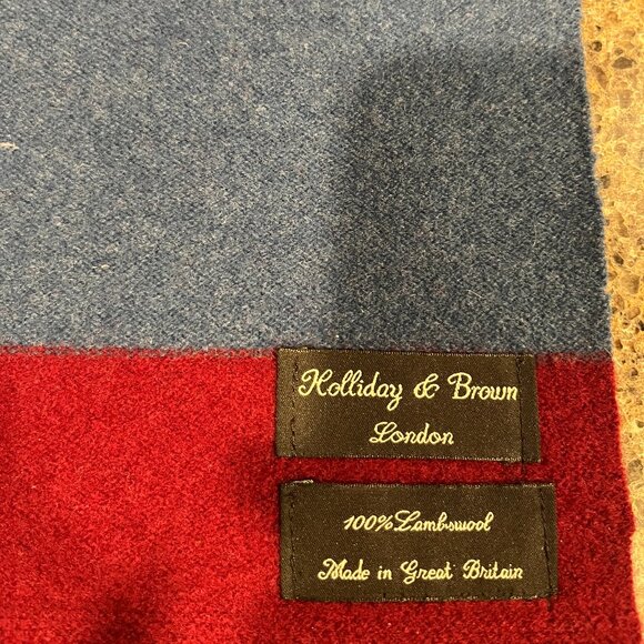 Scarf  made of 100% Lambswool.  Made and purchased in Great Britain. - Picture 2 of 2